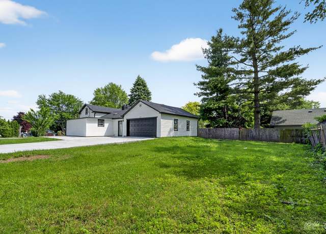 Property at 4405 Greenwood Rd, Woodstock, IL 60098, 4 beds, 2.5 baths
