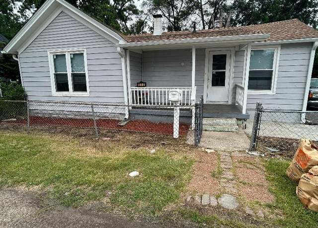 Property at 572 Middle Ave, Aurora, IL 60506, 3 beds, 1 bath