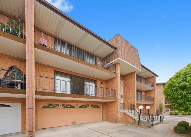 Property at 4029 W 93rd Pl Unit C, Oak Lawn, IL 60453, 2 beds, 2 baths