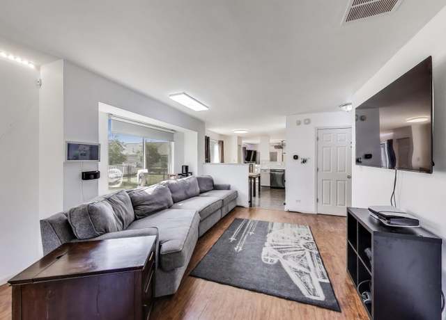 Property at 107 W Amberley Dr, Round Lake, IL 60073, 3 beds, 1.5 baths