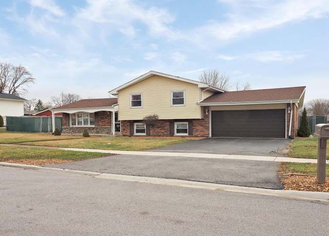 Property at 10535 S Sun Valley Ct, Palos Hills, IL 60465, 3 beds, 1.5 baths