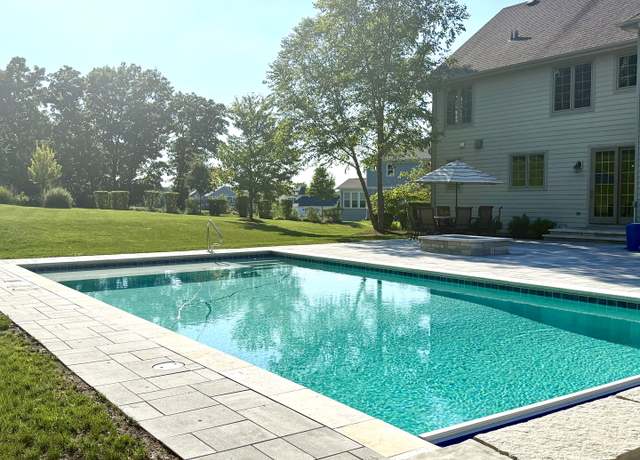 Property at 24047 Coneflower Dr, Lake Barrington, IL 60010, 5 beds, 4 baths