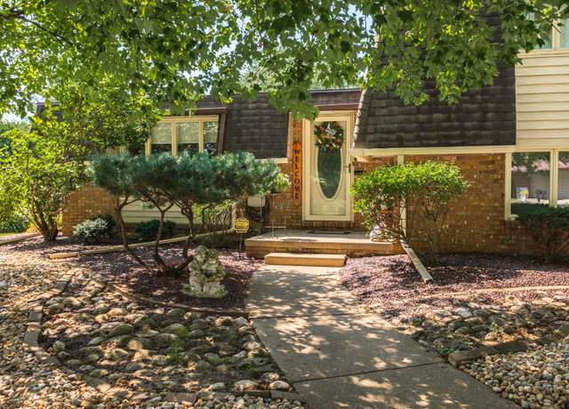 Property at 205 Hampton Dr, Bloomington, IL 61704, 4 beds, 3 baths
