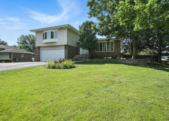 Property at 7855 Silver Ct, Orland Park, IL 60462, 3 beds, 1.5 baths