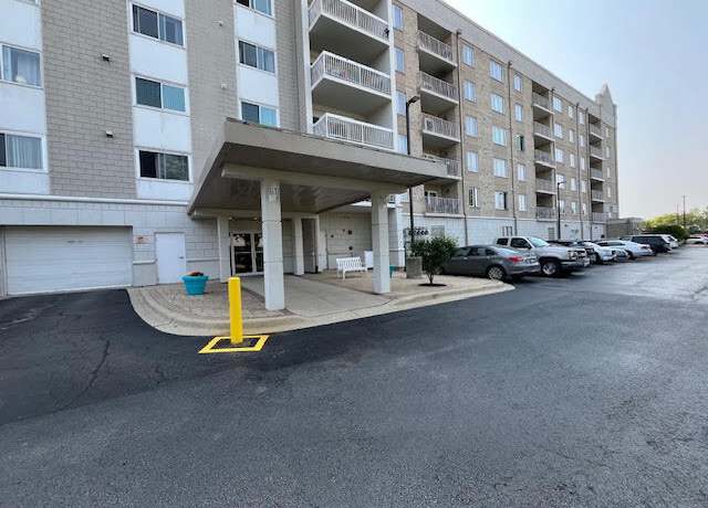 Property at 2020 Saint Regis Dr #506, Lombard, IL 60148, 2 beds, 2 baths