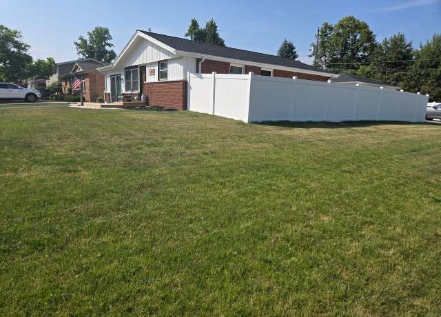 Property at 12813 E Playfield Dr, Crestwood, IL 60418, 3 beds, 1 bath