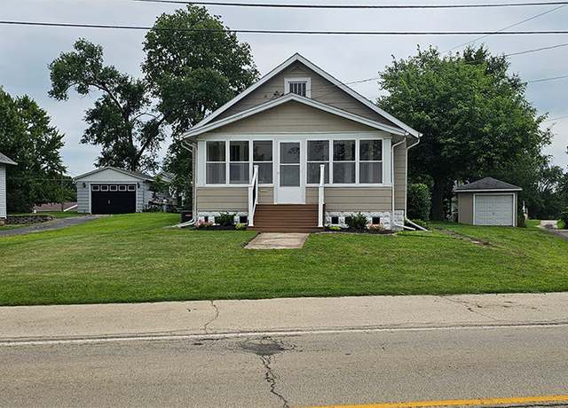 Property at 1618 W 4th St W, Dixon, IL 61021, 2 beds, 1 bath