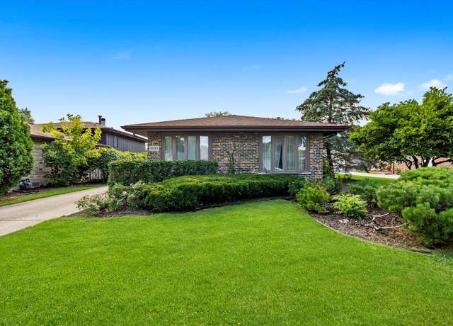 Property at 18018 65th Ave, Tinley Park, IL 60477, 3 beds, 2 baths