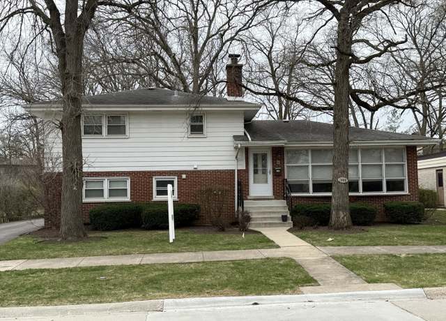 Property at 1690 Edgewood Rd, Highland Park, IL 60035, 3 beds, 2 baths