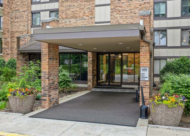 Property at 301 Lake Hinsdale Dr #404, Willowbrook, IL 60527, 2 beds, 2 baths