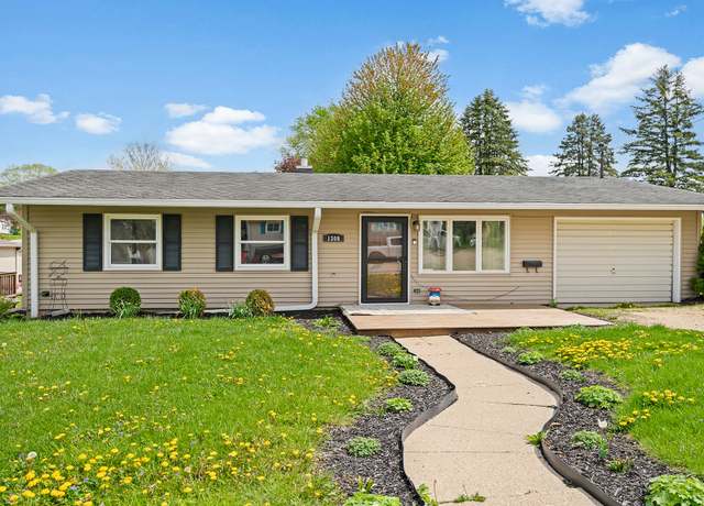 Property at 1306 Hemlock Ave, Dixon, IL 61021, 3 beds, 1 bath