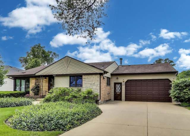 Property at 828 N Fernandez Ave, Arlington Heights, IL 60004, 3 beds, 2 baths