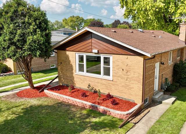 Property at 10012 S 52nd Ave, Oak Lawn, IL 60453, 4 beds, 2 baths
