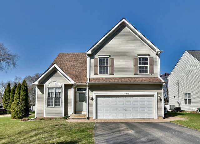Property at 10415 Wilmette Ave, Algonquin, IL 60102, 3 beds, 2.5 baths