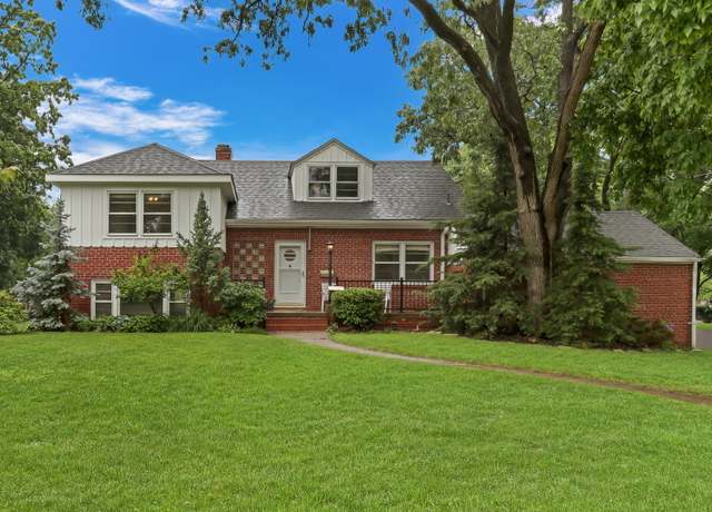 Property at 201 Junior Ave, Grayslake, IL 60030, 3 beds, 2.5 baths