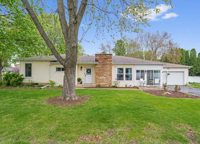 Property at 27W340 Washington Ave, Winfield, IL 60190, 4 beds, 1.5 baths