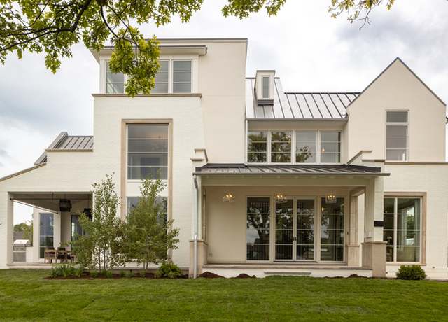 Property at 541 Kensington Ct, Hinsdale, IL 60521, 5 beds, 5.5 baths