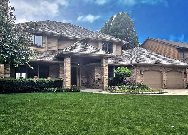 Property at 2903 Prairie Meadow Dr, Champaign, IL 61822, 4 beds, 3 baths