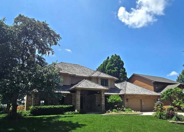 Property at 2903 Prairie Meadow Dr, Champaign, IL 61822, 4 beds, 3 baths