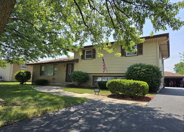 Property at 7121 W 82nd St, Burbank, IL 60458, 4 beds, 3 baths