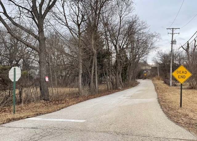 Property at 31918 Hillside Dr, Lakemoor, IL 60051