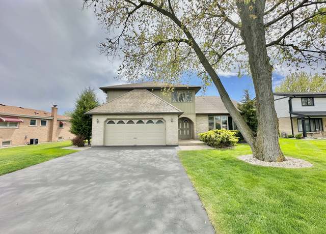 Property at 7833 W 100th Pl, Palos Hills, IL 60465, 4 beds, 2.5 baths