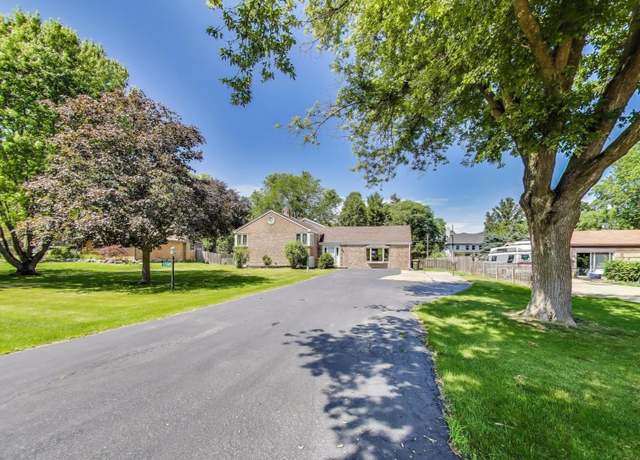 Property at 100 W Willow Rd, Prospect Heights, IL 60070, 5 beds, 2.5 baths