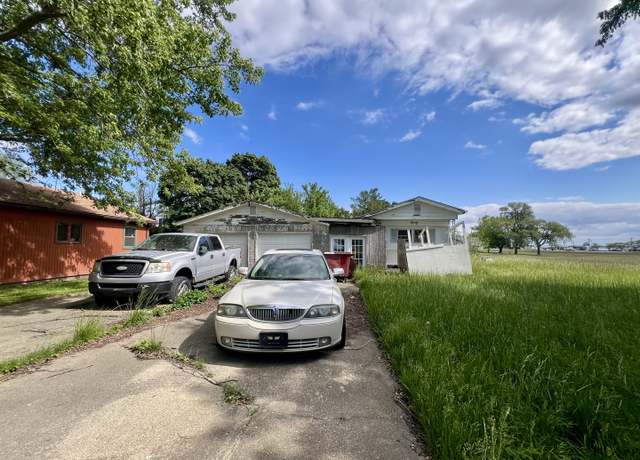 Property at 206 E Maple St, Roberts, IL 60962, 1 bed