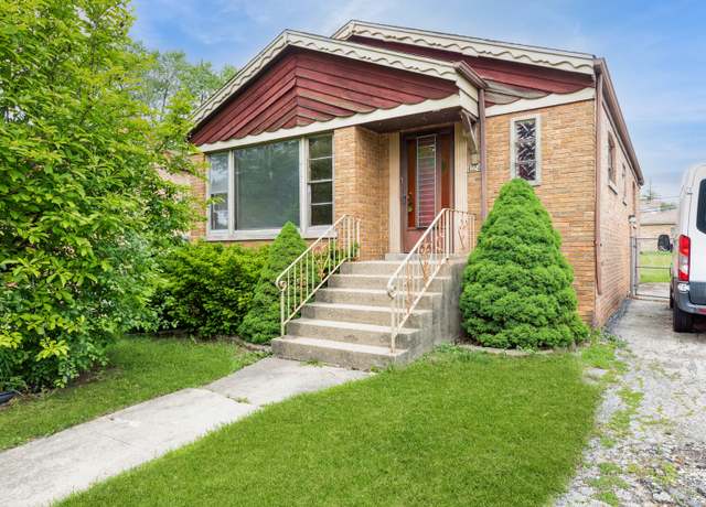 Property at 4224 W 109th St, Oak Lawn, IL 60453, 3 beds, 1 bath