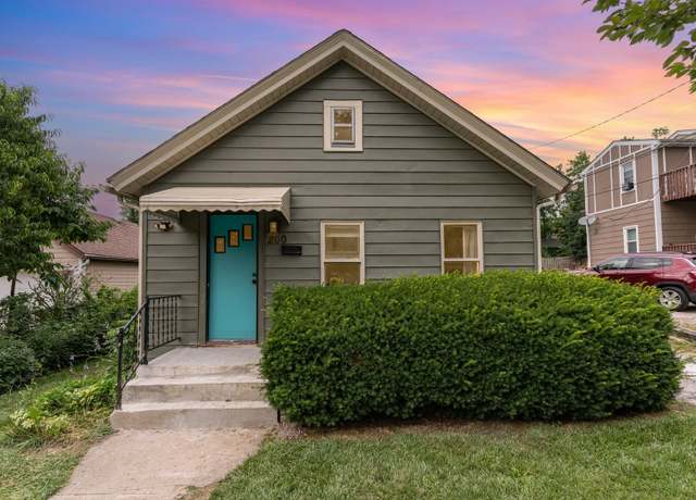 Property at 200 Jefferson Ave, Elgin, IL 60120, 2 beds, 1 bath