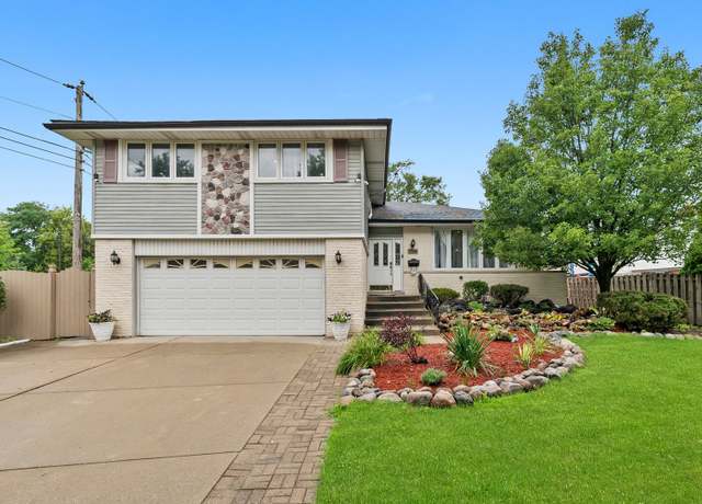 Property at 10652 Laramie Ave, Oak Lawn, IL 60453, 5 beds, 2.5 baths