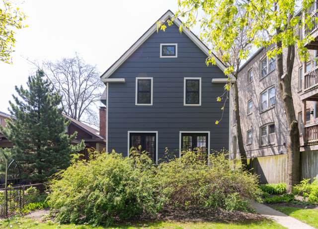 Property at 1663 W Farwell Ave, Chicago, IL 60626, 3 beds, 2 baths