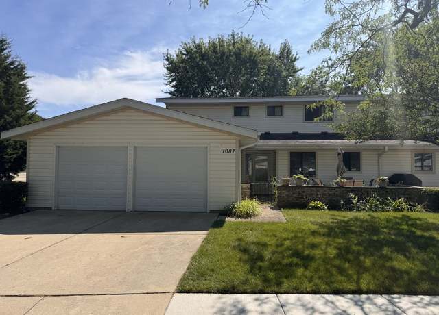 Property at 1087 Mohegan Ln, Schaumburg, IL 60193, 3 beds, 3 baths