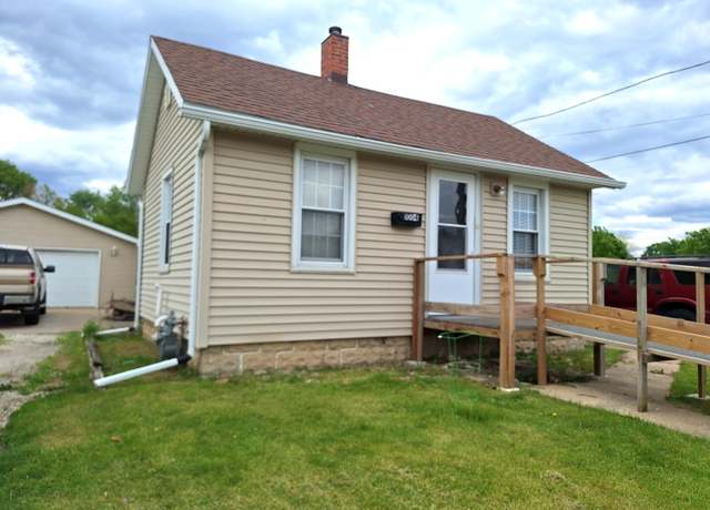 Property at 1004 Hall St, Streator, IL 61364, 2 beds, 1 bath