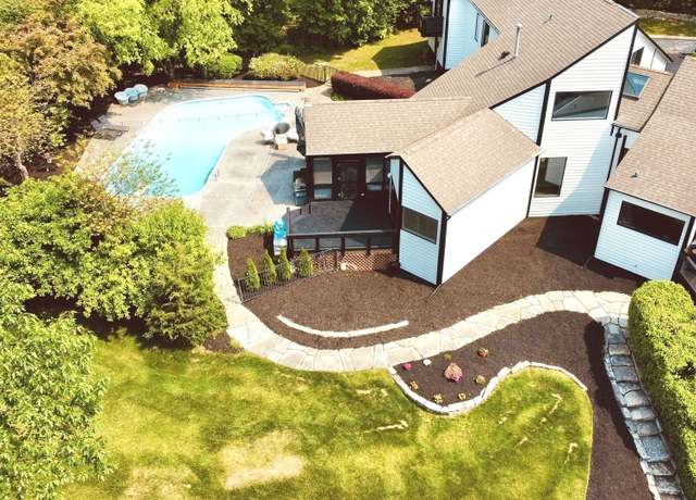 Property at 112 Ravine Ln, North Barrington, IL 60010, 4 beds, 4.5 baths
