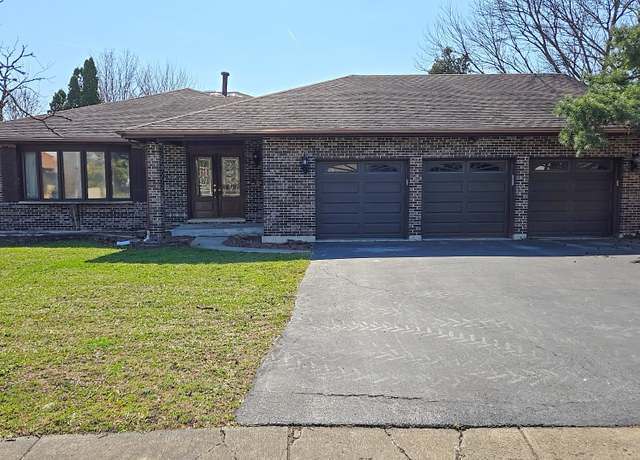 Property at 4951 Crest Ct, Country Club Hills, IL 60478, 5 beds, 3.5 baths