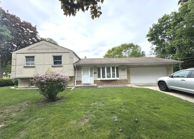 Property at 1405 W Brown St, Arlington Heights, IL 60004, 4 beds, 2 baths