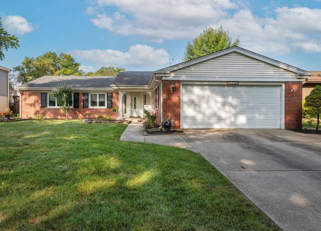 Property at 112 N Regency Dr W, Arlington Heights, IL 60004, 5 beds, 2.5 baths