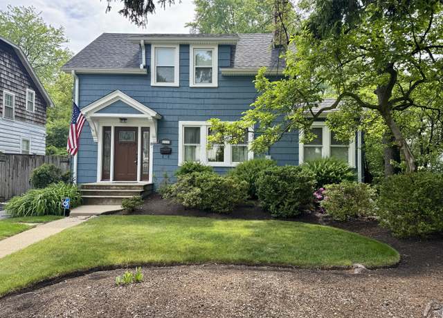 Property at 1314 Saint Johns Ave, Highland Park, IL 60035, 2 beds, 1.5 baths