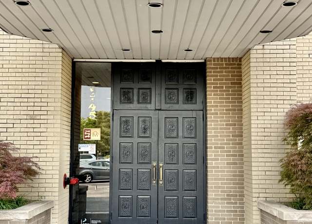 Property at 9745 S Karlov Ave #104, Oak Lawn, IL 60453, 2 beds, 1.5 baths