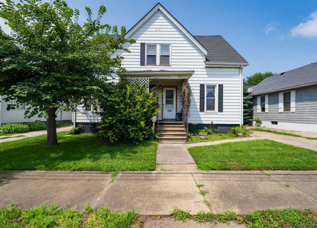 Property at 1405 W Mulberry St, Bloomington, IL 61701, 4 beds, 1 bath