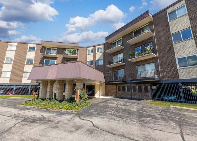 Property at 9820 S Pulaski Rd #213, Oak Lawn, IL 60453, 2 beds, 2 baths