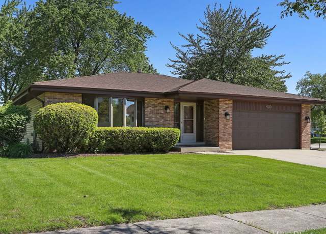 Property at 900 Notis Ct, Schaumburg, IL 60193, 3 beds, 2 baths