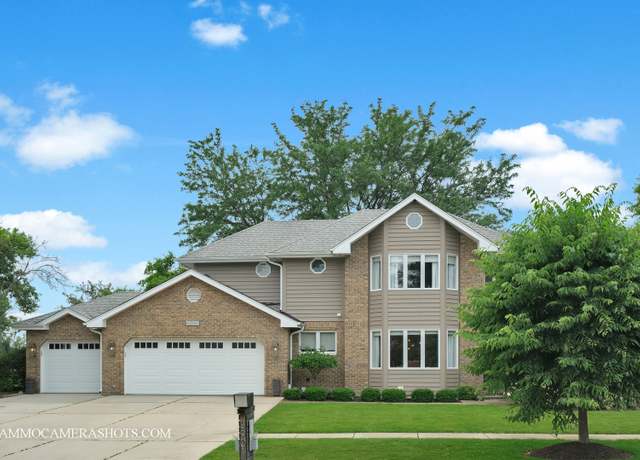 Property at 3901 White Eagle Dr, Naperville, IL 60564, 4 beds, 3.5 baths