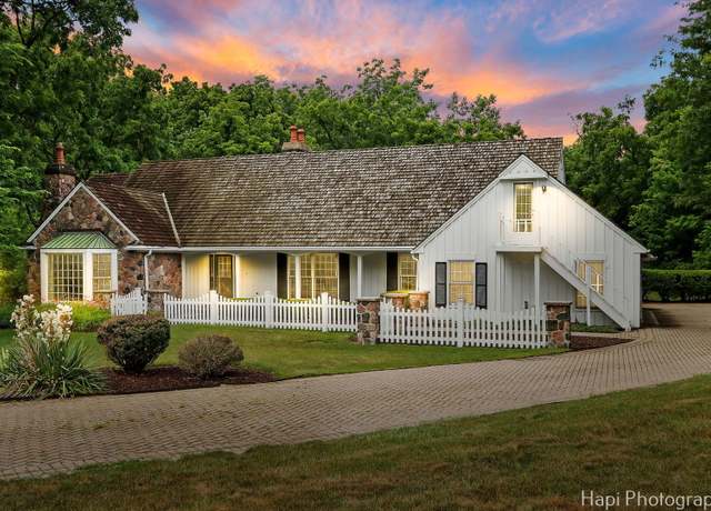 Property at 21956 N Hickory Hill Dr, Kildeer, IL 60047, 4 beds, 5.5 baths
