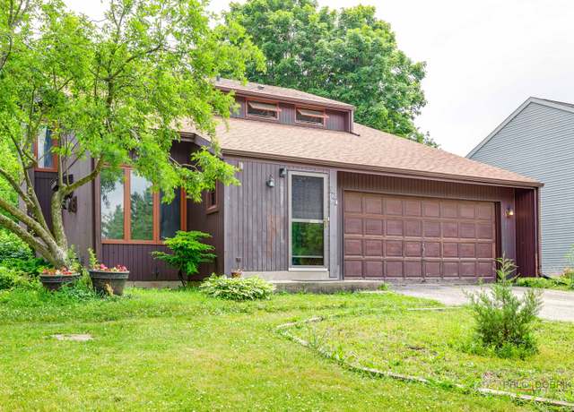 Property at 389 Pine Grove Ave, Gurnee, IL 60031, 3 beds, 2.5 baths