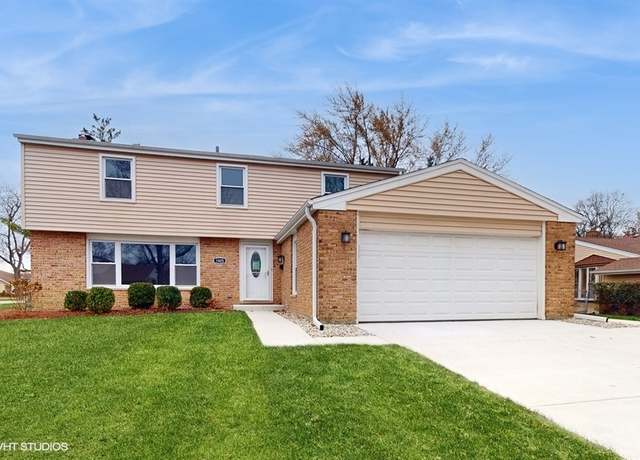 Property at 1825 E Suffield Dr, Arlington Heights, IL 60004, 5 beds, 2.5 baths