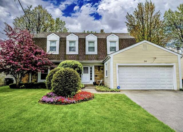 Property at 9 Altoona Ct, Vernon Hills, IL 60061, 4 beds, 2.5 baths