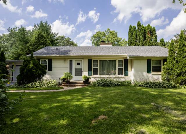 Property at 178 Brookhill Rd, Libertyville, IL 60048, 4 beds, 2 baths