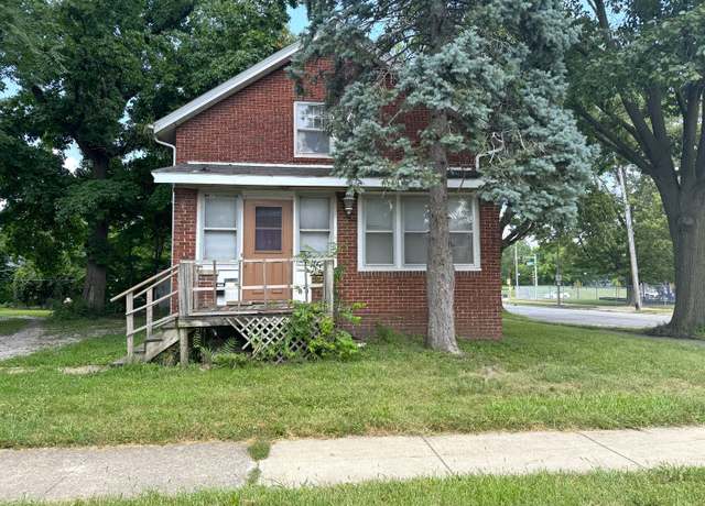 Property at 202 W Beardsley Ave, Champaign, IL 61820, 3 beds, 2.5 baths